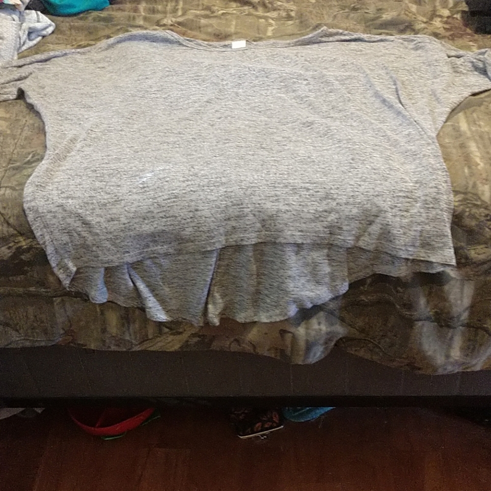 Mid sleeve sweater
